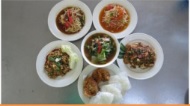 ชุดอาหารอีสาน กับ 6 รายการ ข้าวเหนียว 3 (ไก่ล้วน)